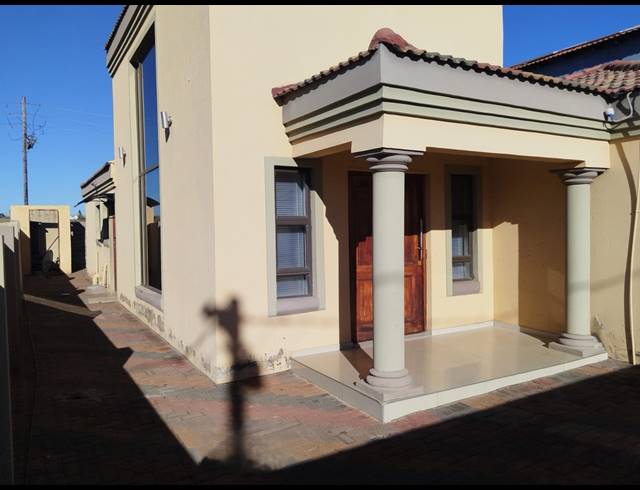 3 BEDROOM HOUSE FOR SALE IN GOLDEN GARDENS